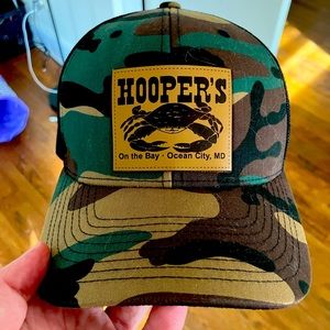 Hoopers crab house trucker hat new